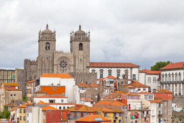 Fototapeta na wymiar Porto Cathedral overlooking the city