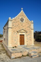 Fototapeta na wymiar Pequeña capilla cerca del Monasterio de Moni Toplou, Creta