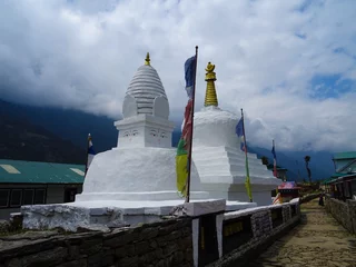 Cercles muraux Manaslu buddhist stupa in the mountains