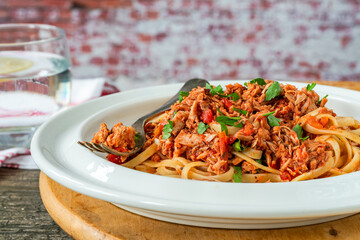 Chilli tuna with linguine pasta