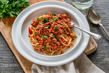 Chilli tuna with linguine pasta