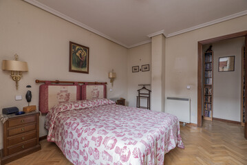 Fototapeta premium Bedroom furnished in a classic vintage way
