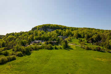 Rattlesnake Point Conservation Area lookout houses, cottages or villas in province Ontario, Canada. Famous Canadian tourist vacation routs and attractions. Scenic and popular nature reserve.