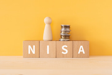 NISAのイメージ｜積み木、人形、お金