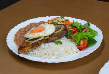 Almoço raiz