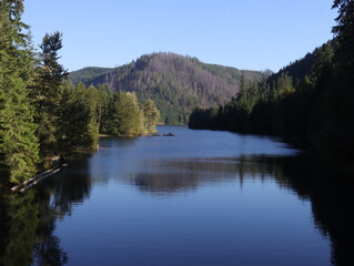 Fototapeta premium A view from the bridge of Saddle Creek Damn