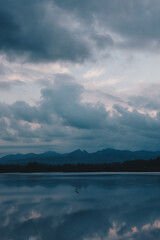 Obraz premium Schöne Landschaft und Stimmung am Meer mit einzigartiger Bergkulisse auf Sardinien in Italien