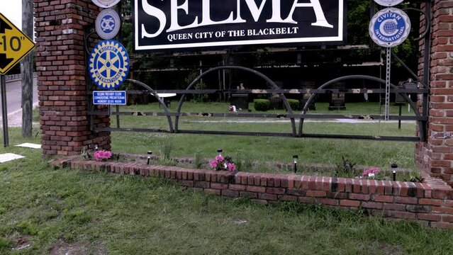 Welcome to Selma, Alabama sign with gimbal video tilting up.