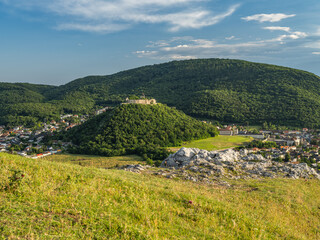 Fototapeta na wymiar Panoramablick auf Hainburg an der Donau