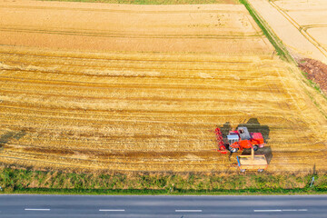 Fototapeta na wymiar Bird's-eye view of a combine harvesting a grain field in Taunus/Germany