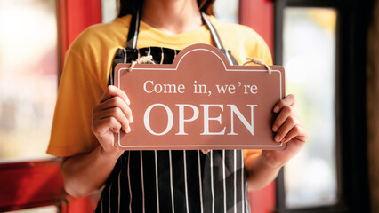 Small business with coffee shop and restaurant open concept, Fem