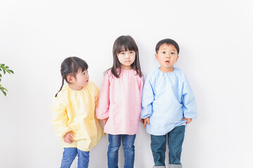 Fototapeta premium 幼稚園・保育所・こども園で楽しく過ごす可愛い子供たち