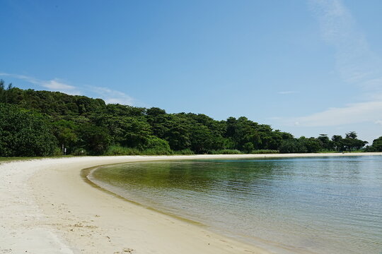 Saint John's Island（聖約翰島）とLazarus Island Beach（棋樟山）は、シンガポールの近くに位置する美しい島々です。Saint John's Islandはリゾートやキャンプ場がある人気のある島であり、Lazarus Islandは美しいビーチと自然の景観が特徴です。