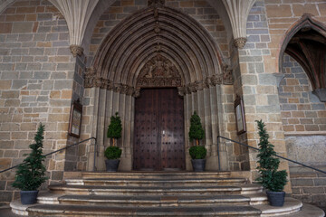 Fototapeta na wymiar Perspective of the Gothic portico of the Church of Sain Saturnin, Pamplona