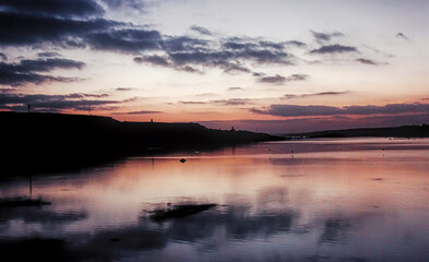 Obraz premium sunset over the lake