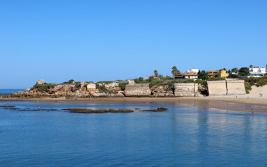 Obraz premium Ruins of an old coastal bulwark. war of independence