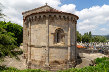 Fototapeta na wymiar Iglesia de São Pedro de Ferreira (siglo XII). Ábside. Paços de Ferreira, Porto, Portugal.