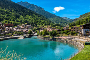 Fototapeta na wymiar Beautiful lake and small town of Pietraporzio in the mountains in Piedmont, Italy.
