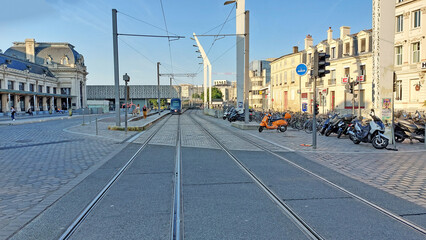 Fototapeta na wymiar La gare du tramway de Bordeaux devant la gare Saint-Jean, Gironde, Nouvelle-Aquitaine, France.