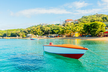 Boat at the bay with turquoise water, Mayreau island Saint Vincent and the Grenadines - obrazy, fototapety, plakaty