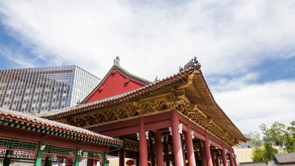 Obraz premium Roof of main entrance to chinese park Huamin in Moscow