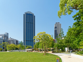 神戸三宮 市役所とリニューアルした東遊園地