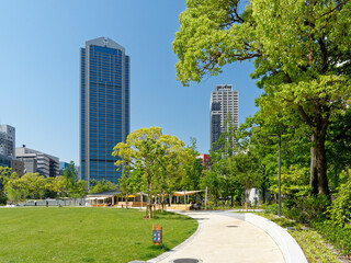 神戸三宮 市役所とリニューアルした東遊園地