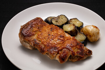 ローストチキン　黒背景　俯瞰