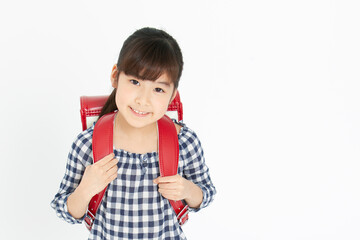 ランドセルを背負う女の子
