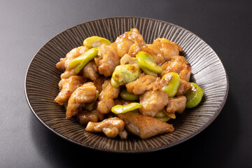 そら豆と鶏肉のオイスターソース炒め