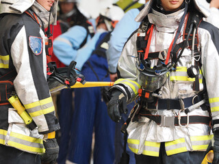 Naklejka premium 準備中の消防隊員