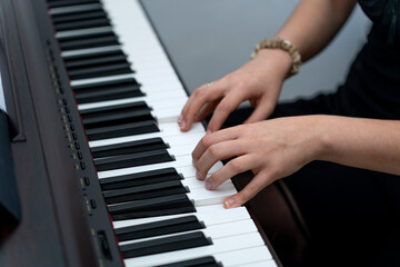 Fototapeta na wymiar Professional Pianist Showcases Musical Excellence in Elegant Attire