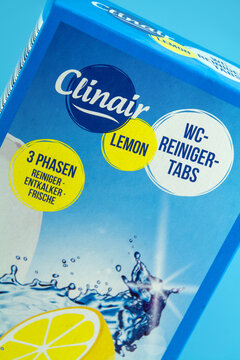 Clinair Lemon 3 Phasen WC Reiniger Tabs hintergrund blau close up