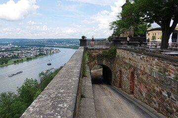 Fototapeta premium Festungstor und Rhein Festung Ehrenbreitstein in Koblenz