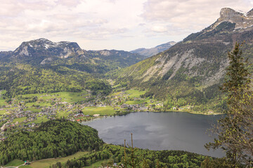 Wunderschönes Ausseerland; Blick vom Tressenstein auf Altaussee mit Sandling (1717m) und Loser (1837m)