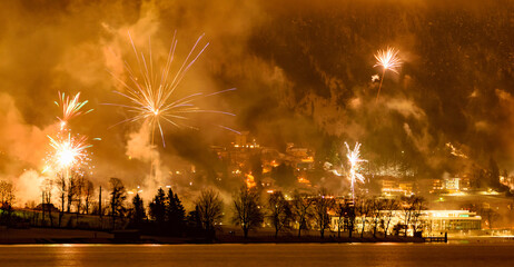 Naklejka premium fireworks over the lake
