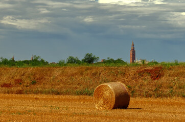 bale of hay in an agricultural area of ​​Cremona.