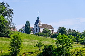 St. Chrischona, Kirche, Wanderweg, Landwirtschaft, Felder, Wiesen, Obstbäume,  Sommer, Sommertag,...