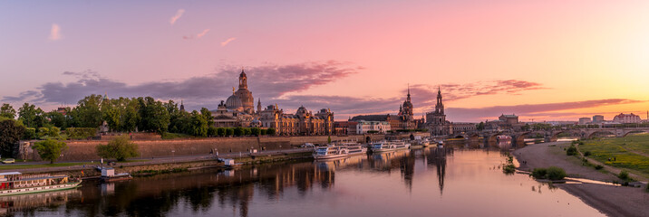 Colorful sunset above the buildings of Dresden city center, royal palace with reflection on the Elbe river - obrazy, fototapety, plakaty