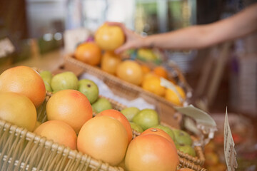 Obraz na płótnie Canvas Close up fresh oranges in basket at market