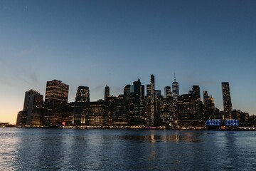 Obraz premium Scenic view of the cityscape of New York City, USA at sunset