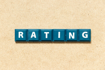 Obraz premium Tile alphabet letter in word rating on wood background