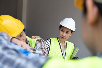 Foreman user radio to nurse for first aid Construction worker faint in construction site because...