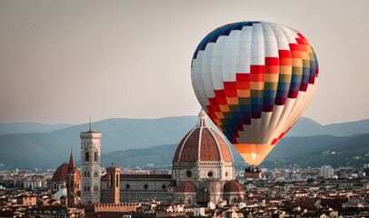 Hot air balloon rising in front of the Duomo in Florence/Firenze during sunrise from Piazzale...