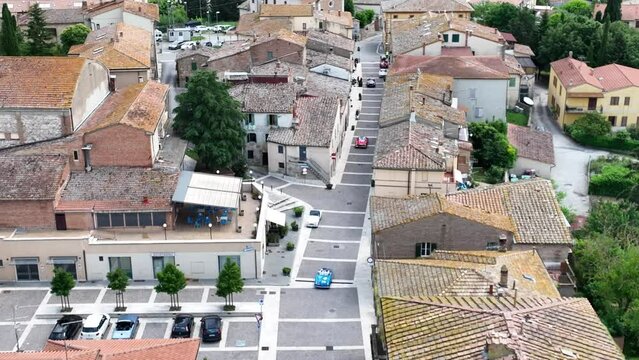 Torrenieri in Val D&rsquo;orcia, Toscana.
Vista aerea del borgo toscano.