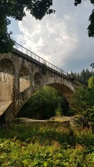 Fototapeta na wymiar old bridge in the mountains