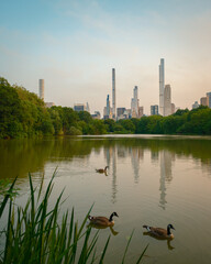 Obraz premium View of the skyline of Midtown Manhattan and The Lake at Central Park, Manhattan, New York