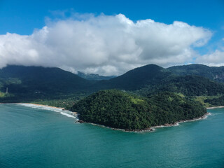 Vista aérea das praias em Ubatuba, litoral de São Paulo, Brasil