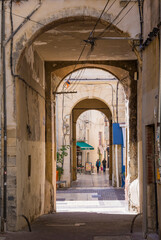 Eine Gasse in der Altstadt von Avignon, Frankreich, Europe.