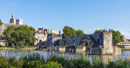 Die Rhone mit "Pont d´Avignon", Avignon, Frankreich, Europa.